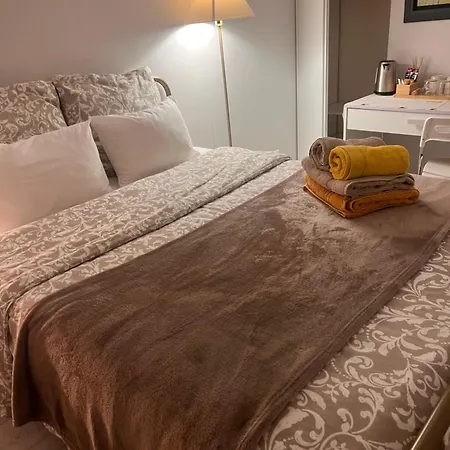 Bed & Breakfast Double With Balcony Paris